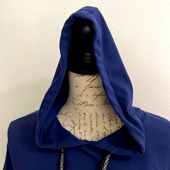 Despicable minion shirt dress with hoodie. Size M NWOT - Picture 4 of 11